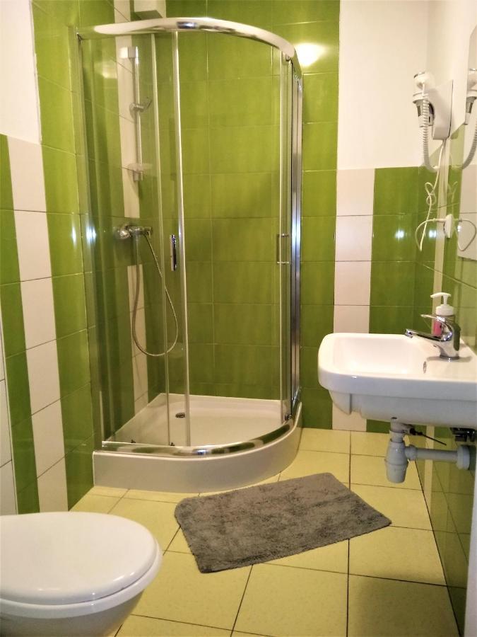 Hostel Omega رشيشوف المظهر الخارجي الصورة